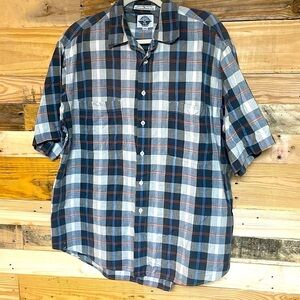 Dockers size XL gray plaid shirt sleeve button down shirt with two front pockets